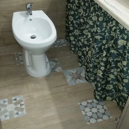 Casa Marta Sant'erasmo Apartamento *